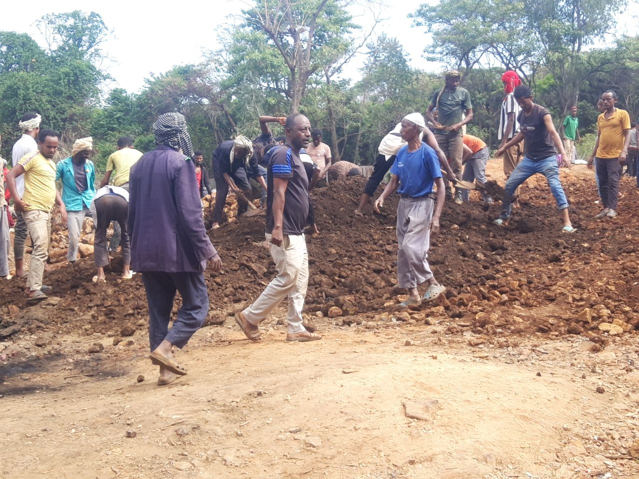 Society support during mosque construction
